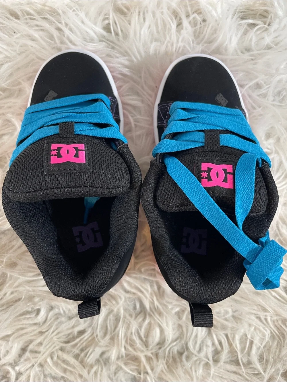 DC Shoe Court Graffik Neon Lights Skate Shoes Size 13 NEW